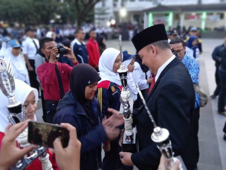 The Flag Raising Team of SMP Juara Bandung won 2nd Place in the LKBB & Rukibra Angkasa Purna Paskibra Indonesia Kota Bandung 2019