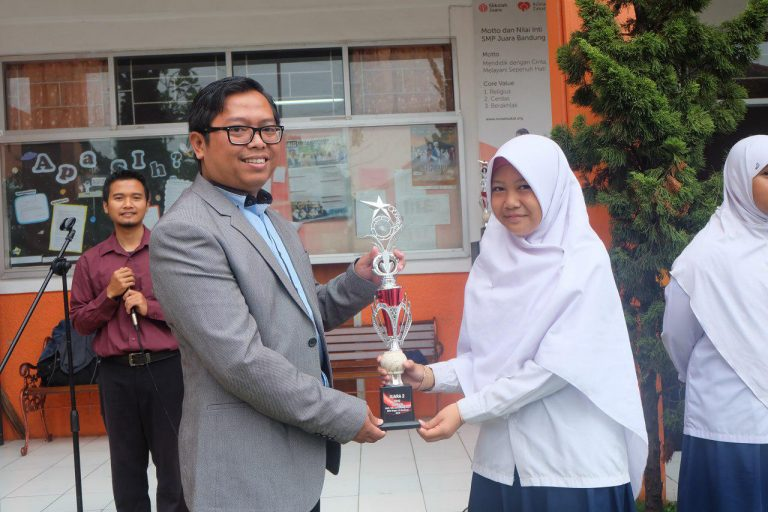 Salwa Nisrina Won Second Place in the MHQ (Musabaqoh Hifdzil Quran) Competition at SMKN 13 Bandung