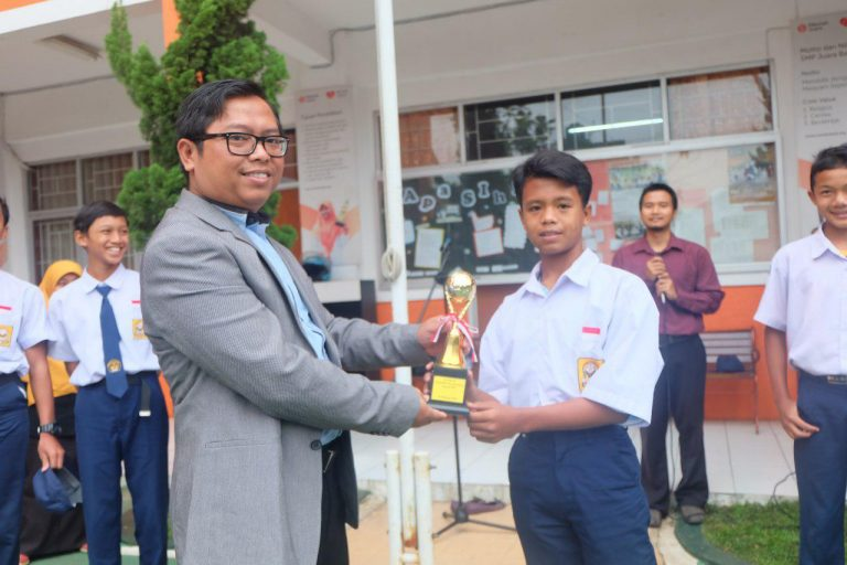 The Futsal Team from SMP Juara Bandung Won Second Place in the JSIT Futsal League for Junior High Schools in Bandung City