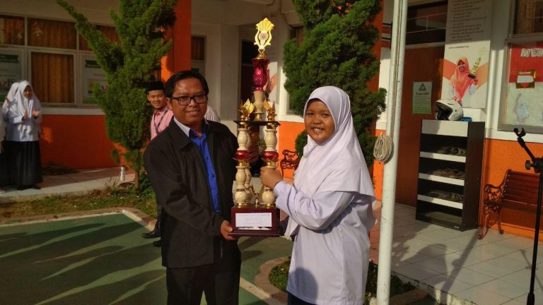 Juara 1 Utama Wawasan Umum dan Bendera Tingkat Jabar